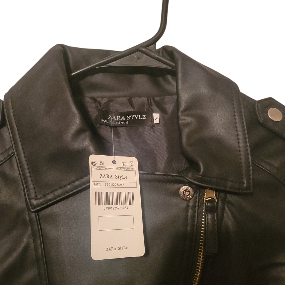 NWT Black Faux Leather Moto Jacket Gold Zip Cropped Biker Small Edgy Chic - Picture 11 of 11